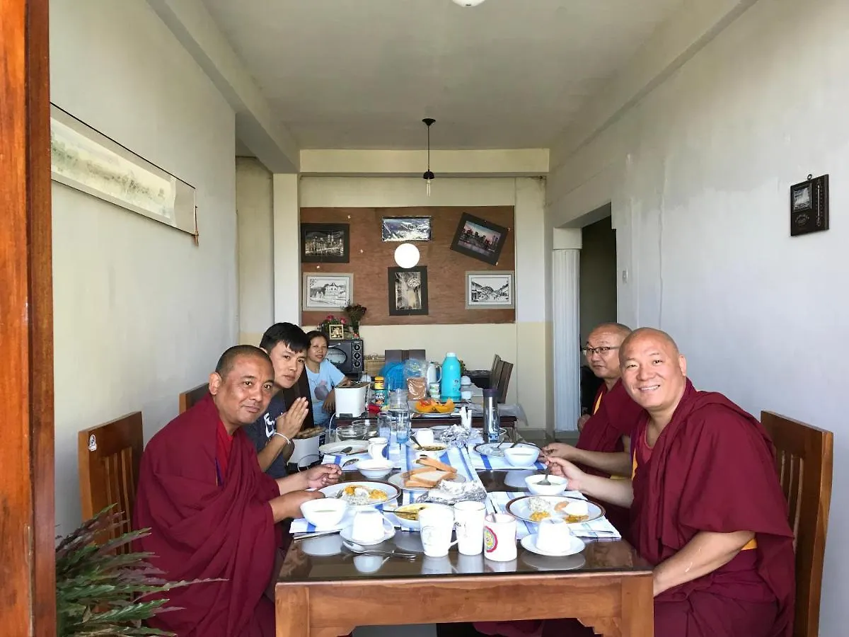 *** Hotel Amigo'S Home Stay Kandy Sri Lanka